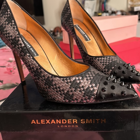 Alexander Smith London Brand New Pumps with the original box. - Picture 3 of 6